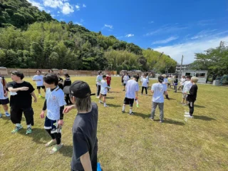 遊んで泊まれる小学校☀️

カタショーは大自然に囲まれた
小学校です！

グラウンドも芝生なので綺麗ですよ🌿
寒い冬も外で元気に遊ぼう！💪

#カタショー #遊んで泊まれる小学校 #貸切 #合宿 #黒板アート #インスタ映えスポット #インスタ映え #コスプレ #コスプレ撮影 #静岡旅行 #ワーケーション #牧之原 #観光スポット #観光 #宿泊 #泊まれる学校 #静岡#合宿 #大学生 #大学生旅行 #学生旅行 #国内旅行 #合宿 #静岡 #静岡観光 #かた小 #ゼミ合宿 #給食#体育#自然#海