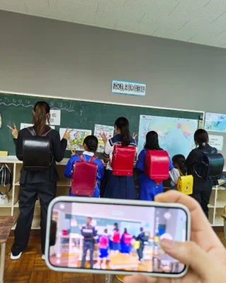 遊んで泊まれる小学校🎒

カタショーは家族で来ても
楽しめます！！♪

遊べる施設やコンテンツもたくさんありますし
大人も楽しめる謎解き、きもだめし、サウナなど！

ぜひHPをチェックしてみて下さい💫

#カタショー #遊んで泊まれる小学校 #貸切 #合宿 #黒板アート #インスタ映えスポット #インスタ映え #コスプレ #コスプレ撮影 #静岡旅行 #学校#制服 #牧之原 #観光スポット #観光 #宿泊 #泊まれる学校 #静岡観光スポット#合宿 #大学生 #大学生旅行 #学生旅行 #国内旅行 #合宿 #静岡 #静岡観光 #かた小 #ゼミ合宿 #給食#体育#自然#海